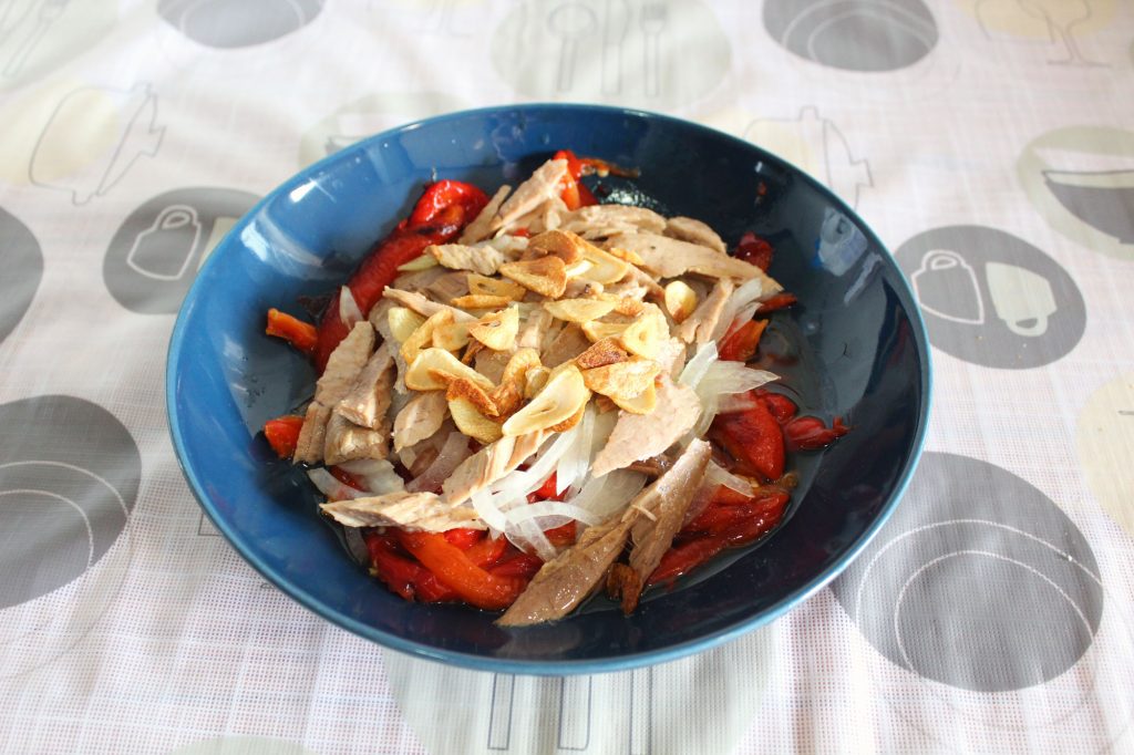 Ensalada de pimientos rojos con ventresca