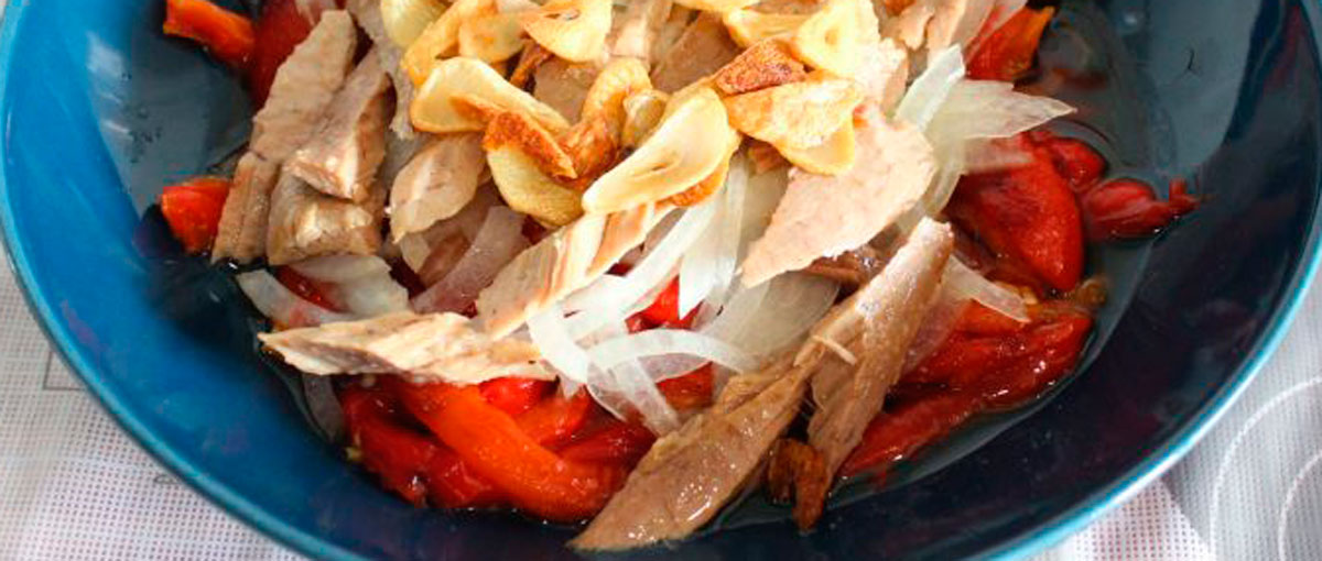 Ensalada de pimientos rojos con ventresca