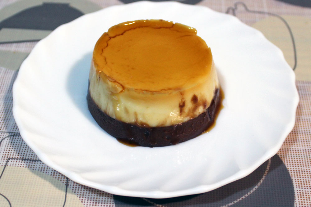 Flan de chocolate blanco y negro